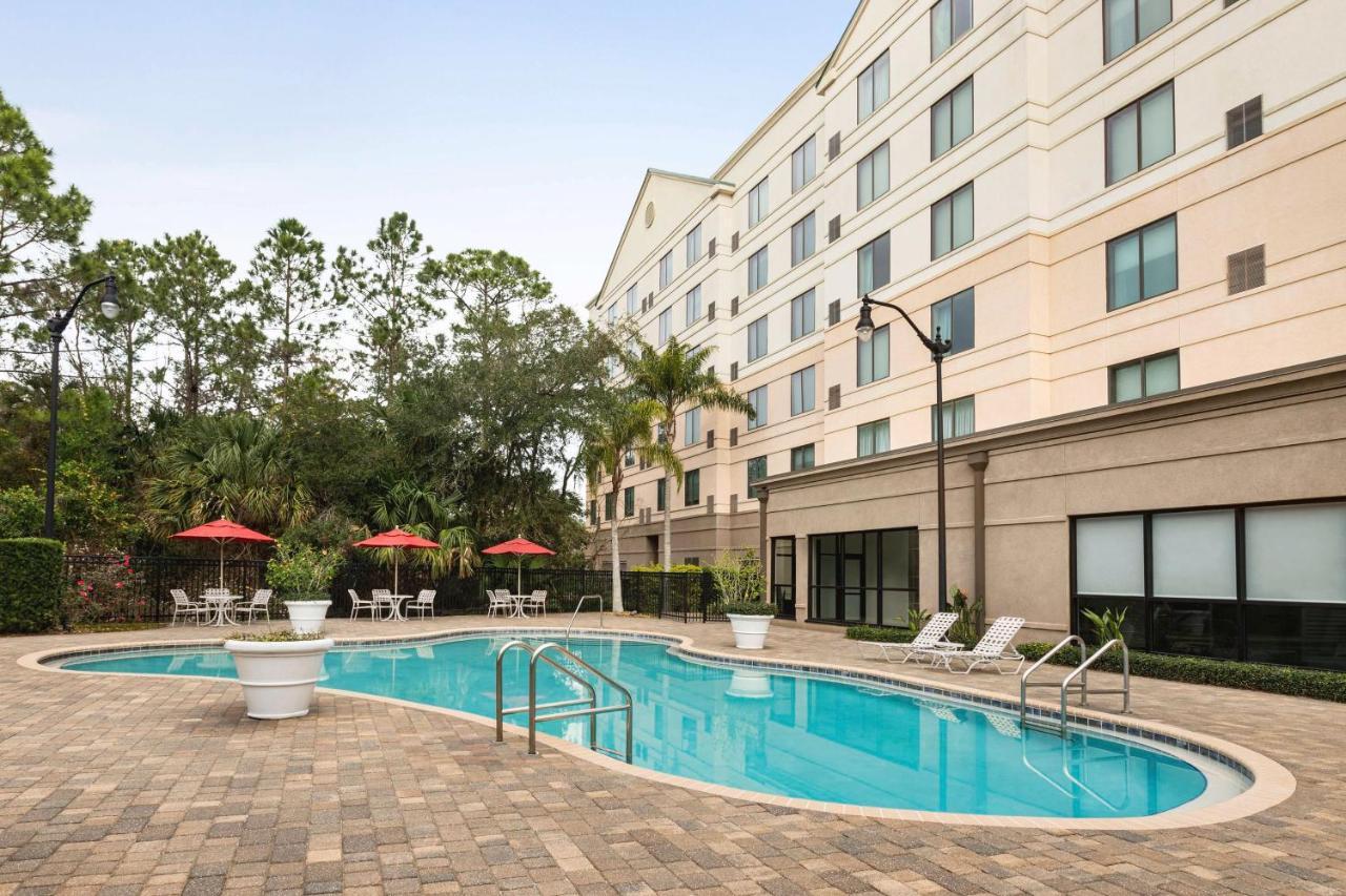 Hilton Garden Inn Palm Coast Town Center Exterior photo